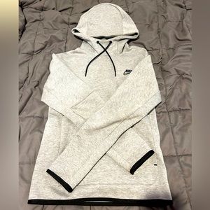 OVER 75% OFF Nike tech fleece hoodie great for summer
